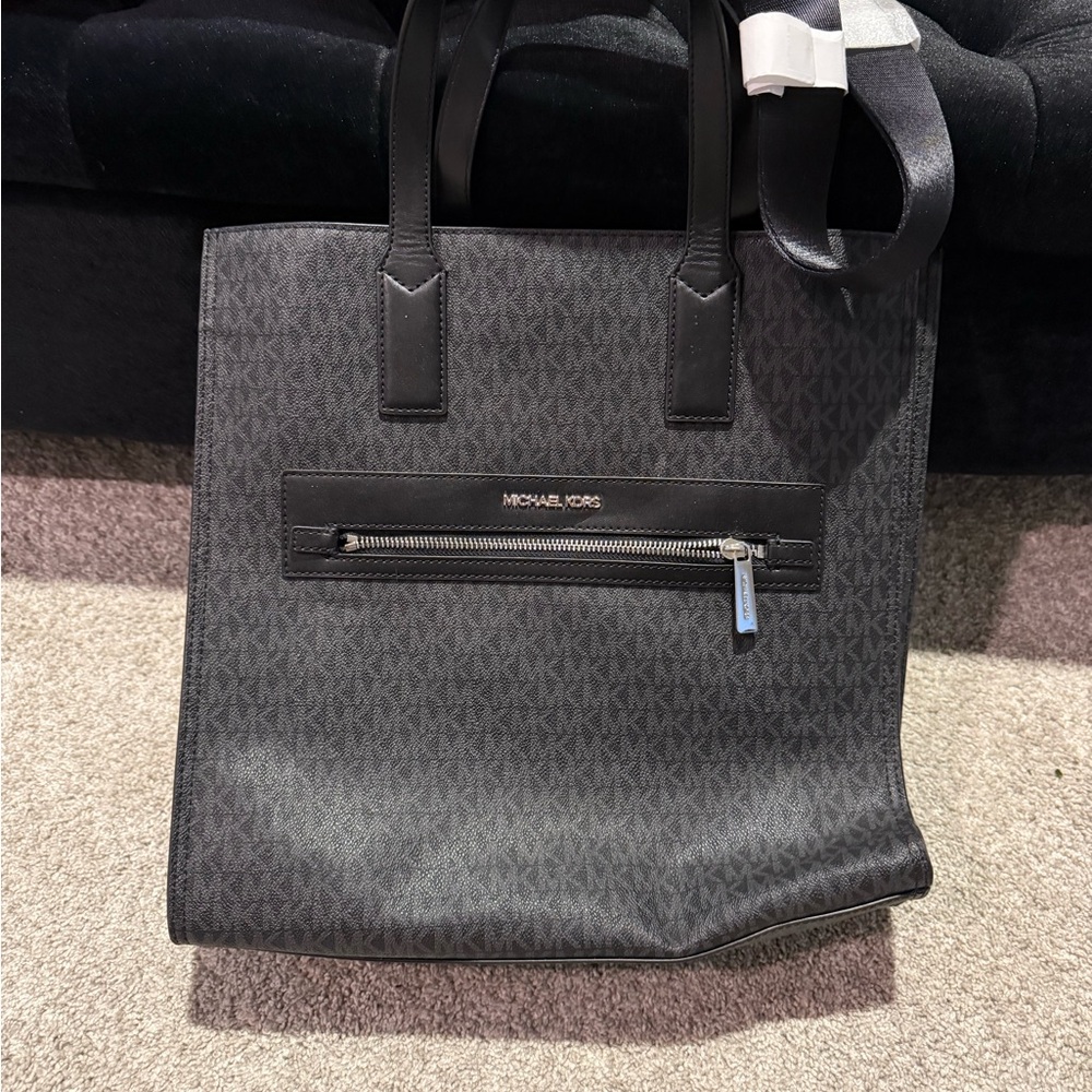 NWT Michael Kors Black and Gray Messenger Bag with crossbody strap! - Picture 2 of 3